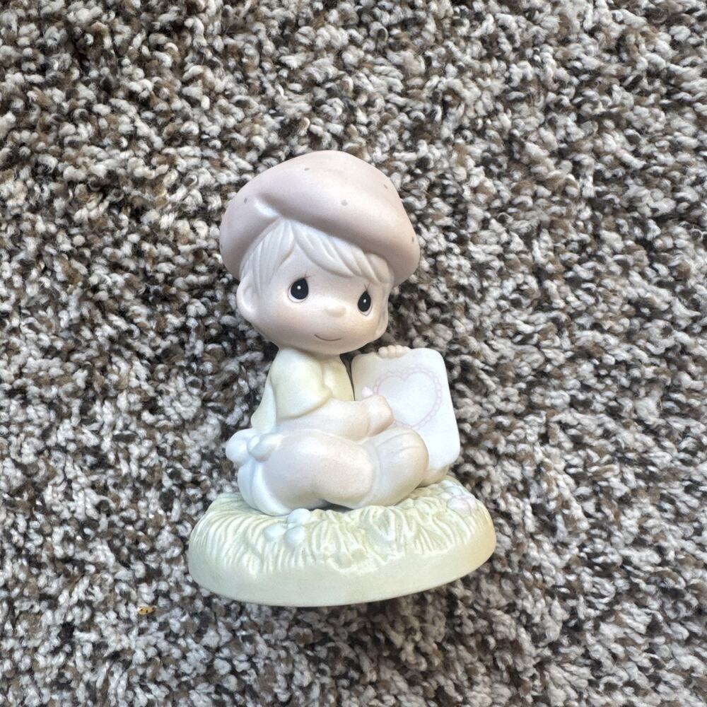 1997 Precious Moments Members Only Figurine Loving You Dear Valentine PM306932